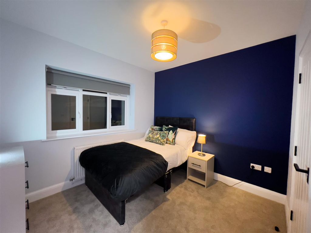Property photo 1 of 9 Bed 2.Jpg