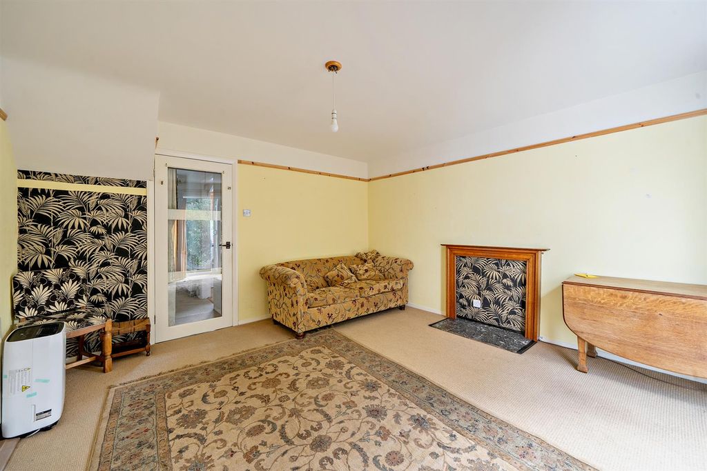 Property photo 3 of 10 8700448-Interior08-800.Jpg