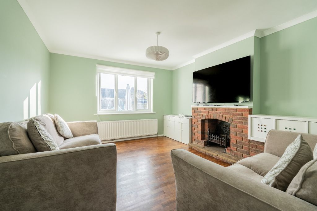 Property photo 2 of 27 4649602