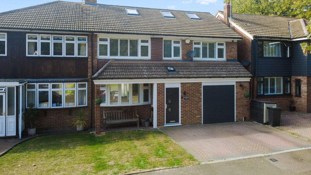 Property photo 1 of 43 5593840