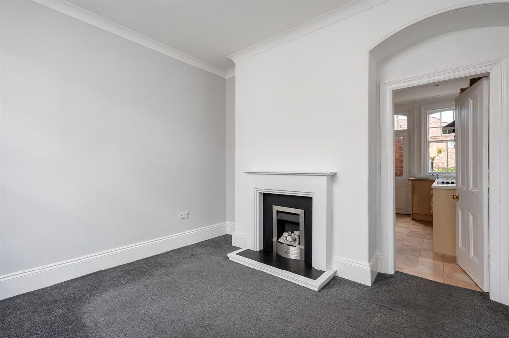 Property photo 2 of 14 Lounge