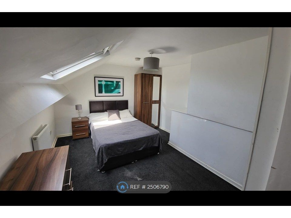 Property photo 3 of 12 Room 6 - Available