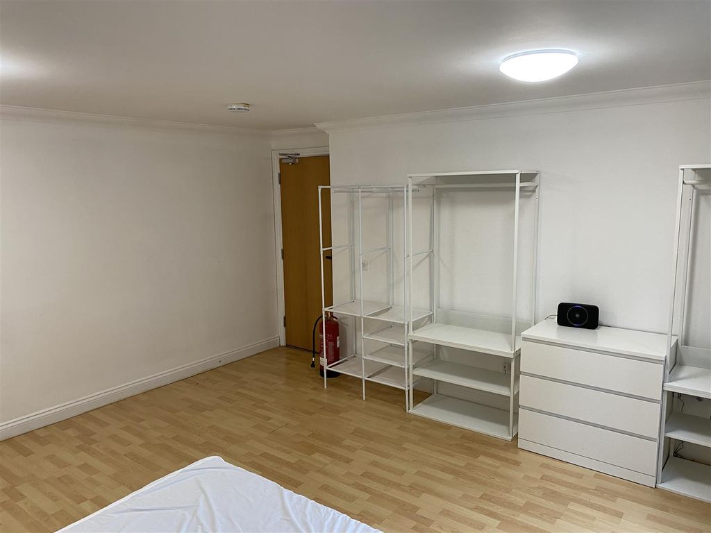 Property photo 3 of 4 Img_5888[115863].Jpg
