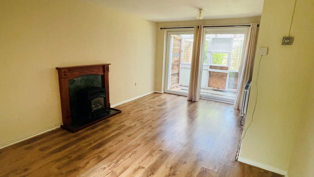 Property photo 3 of 5 Living Room