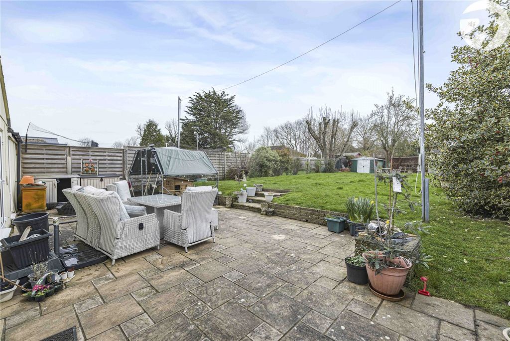 Property photo 2 of 17 Picture No. 24