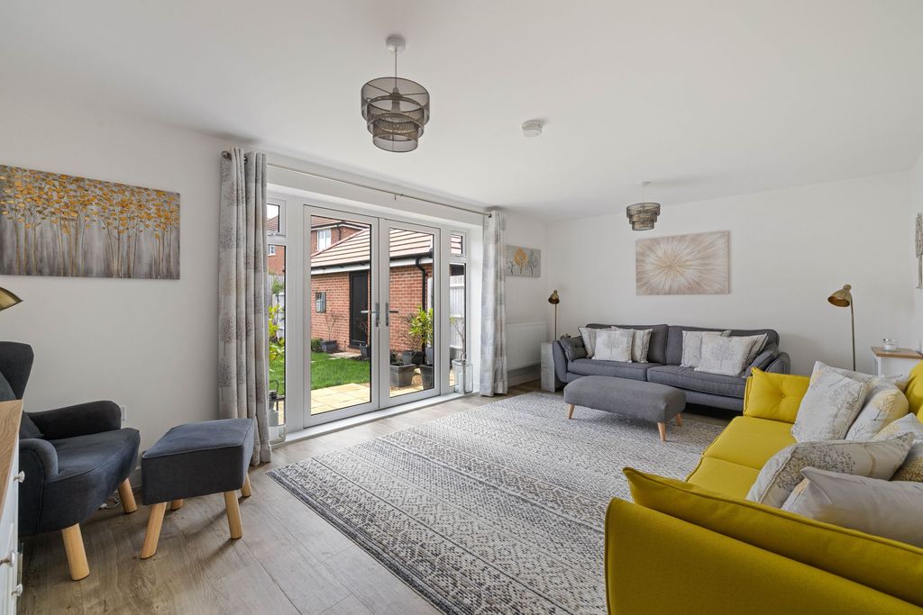 Property photo 2 of 20