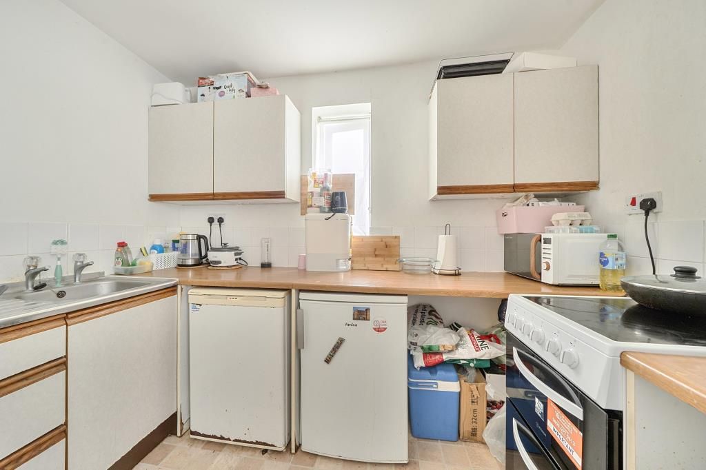 Property photo 3 of 18 Kitchen