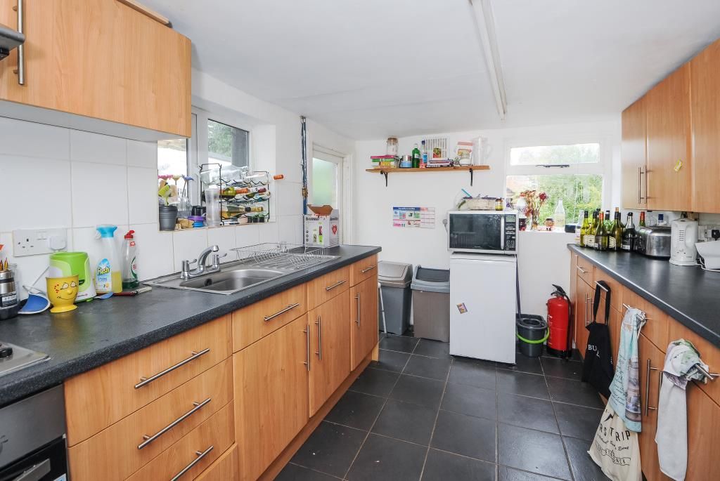 Property photo 2 of 7 Kitchen