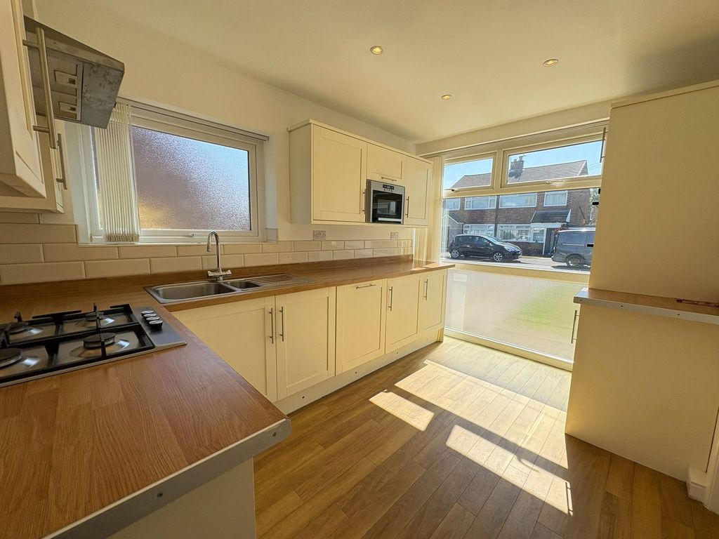 Property photo 2 of 28