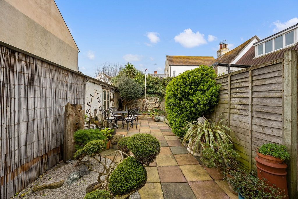 Property photo 2 of 27