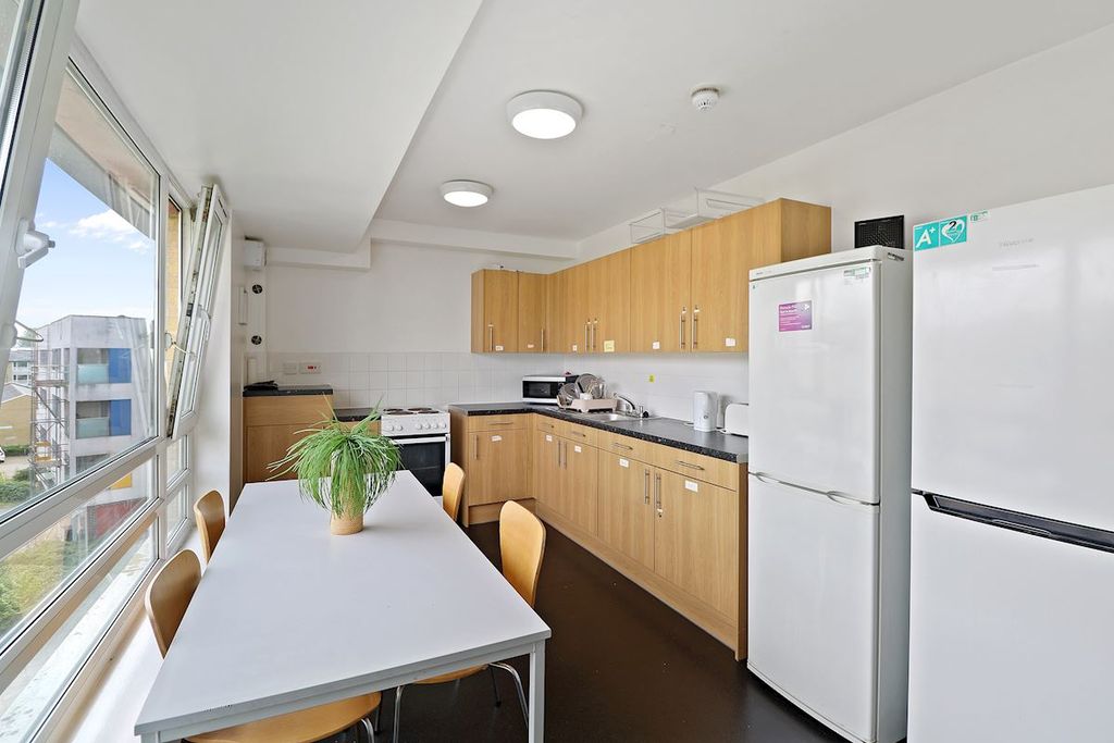 Property photo 3 of 5