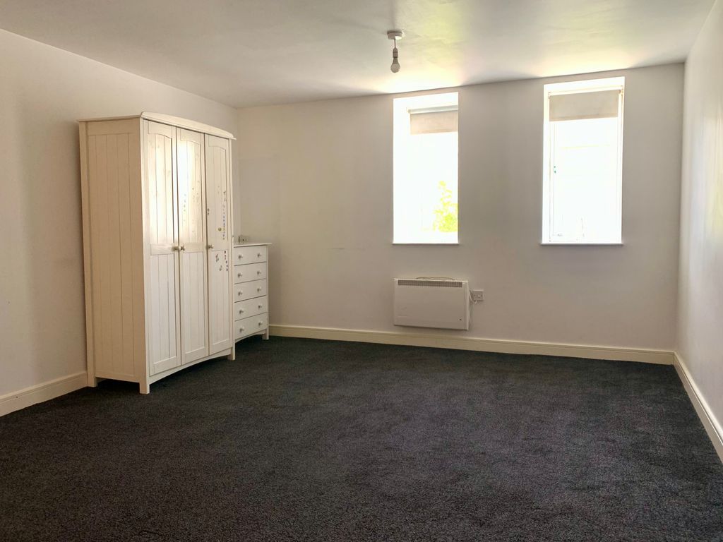 Property photo 3 of 5 Bedroom / Lounge