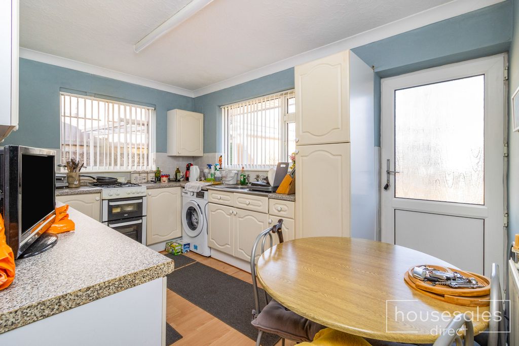 Property photo 3 of 15