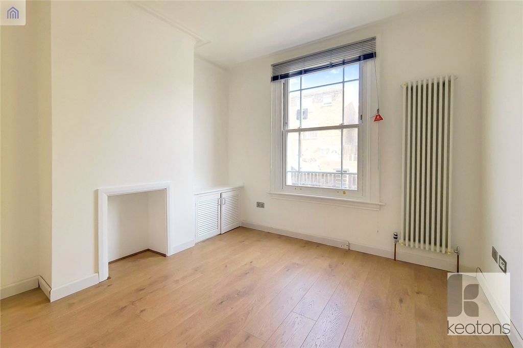 Property photo 2 of 7 Living Room