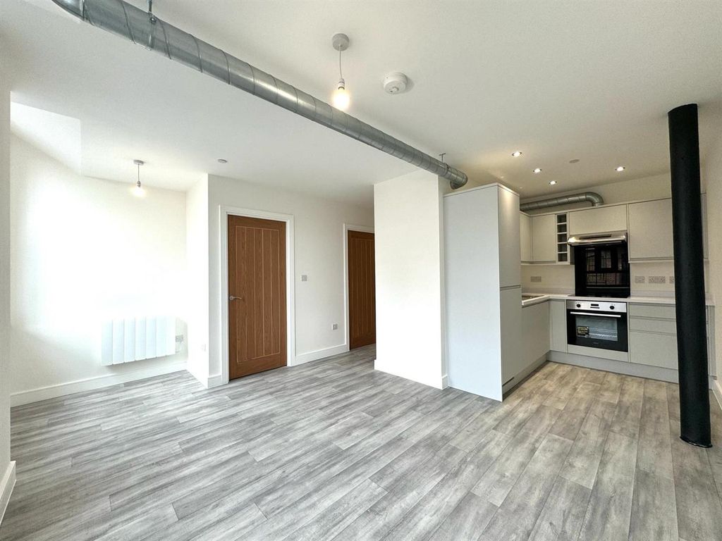 Property photo 3 of 17 Lounge.Jpeg