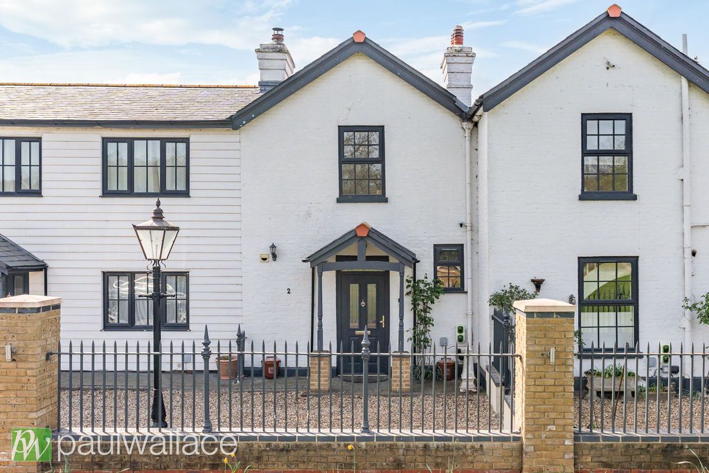 Property photo 1 of 21 Front