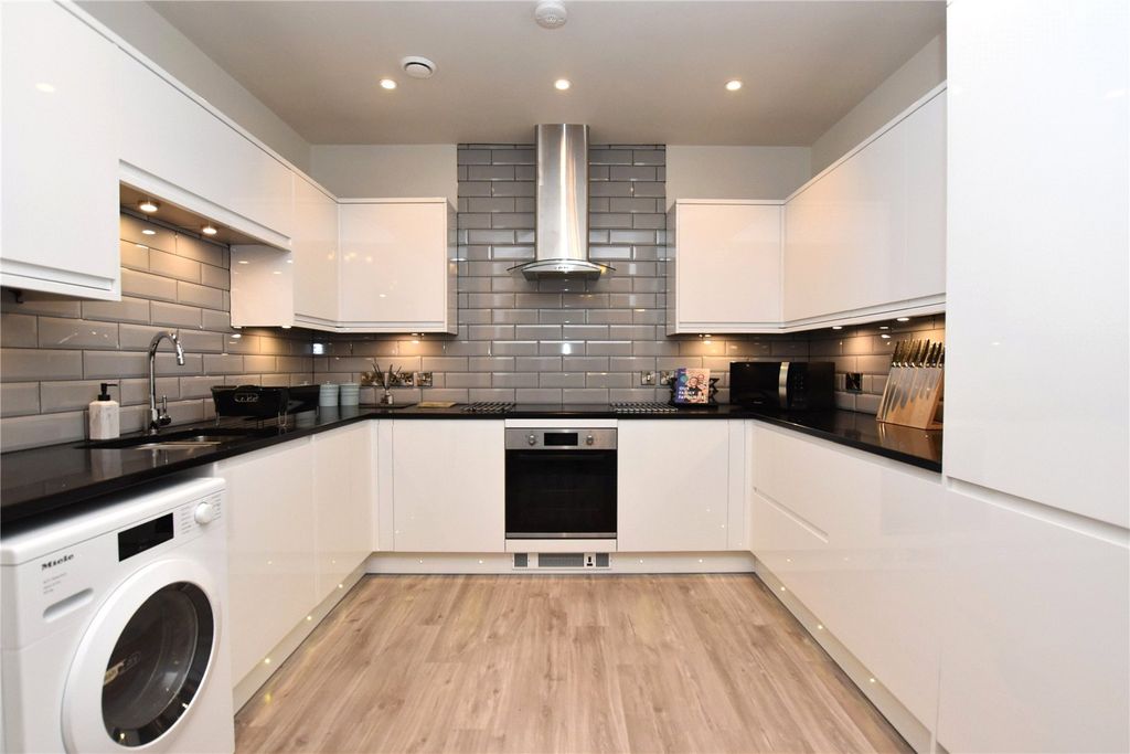 Property photo 3 of 18 Picture No. 14