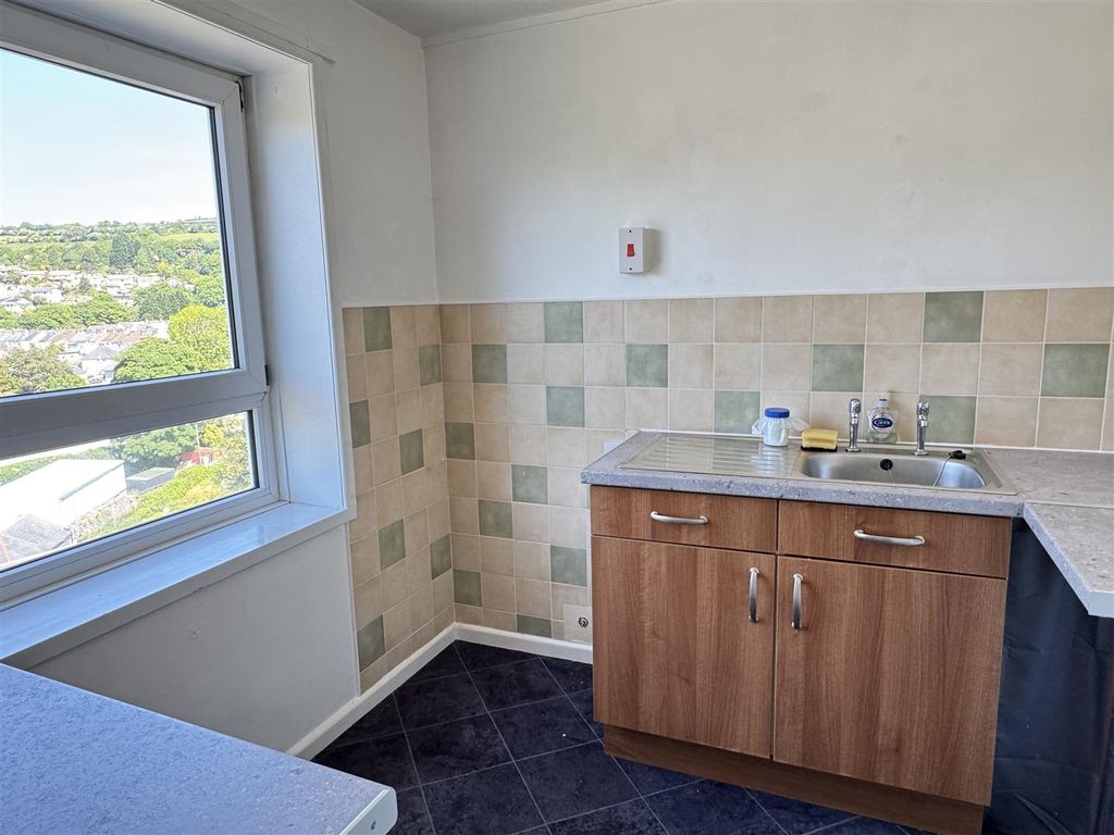 Property photo 2 of 17 Kitchen