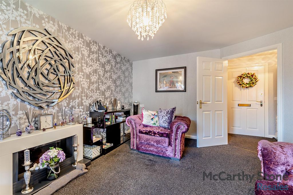 Property photo 3 of 23 8634707-Interior15-800.Jpg
