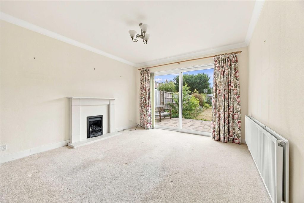 Property photo 3 of 12 Dining Room