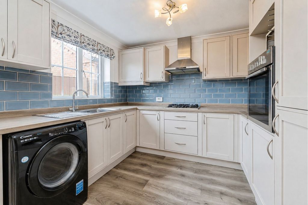 Property photo 3 of 13
