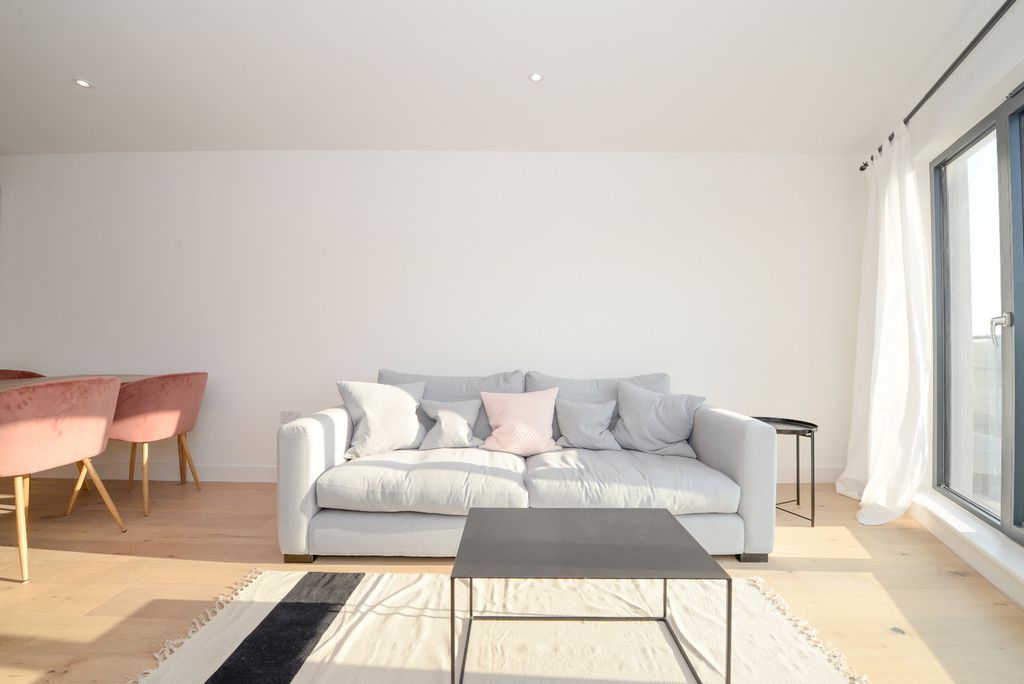Additional image 11 of 1 bed flat for saleRoyal Crescent Apartments, Royal Crescent Road, Ocean Village SO14