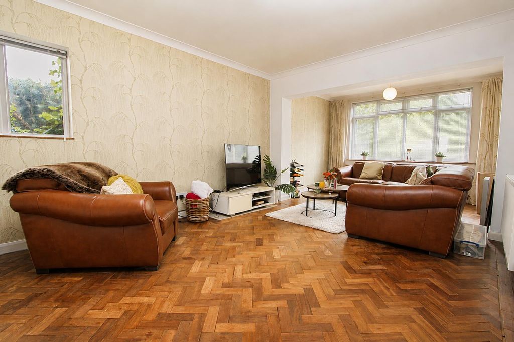 Property photo 3 of 34 Lounge3