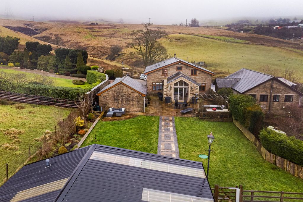 Property photo 2 of 85