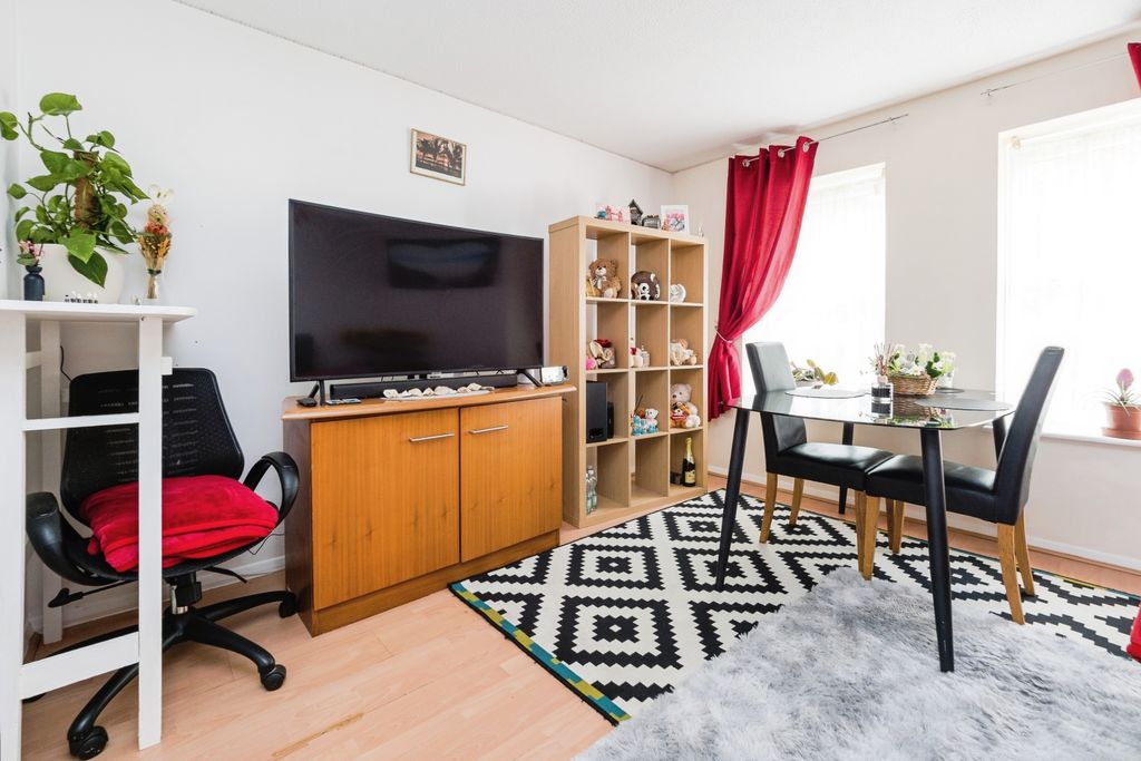 Property photo 1 of 18 1
