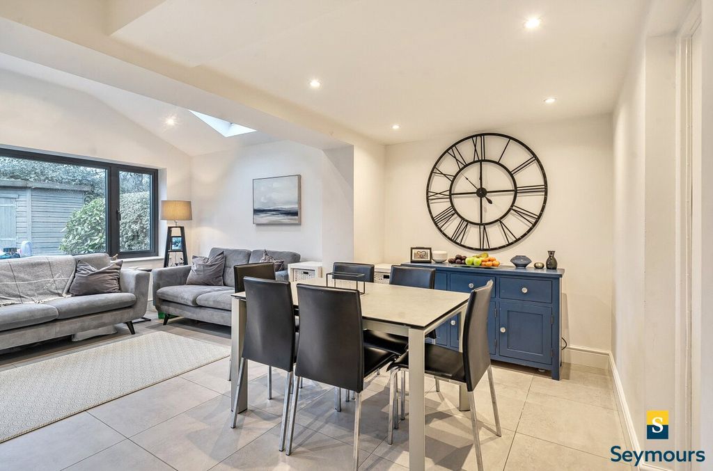 Property photo 2 of 21 Dining Space