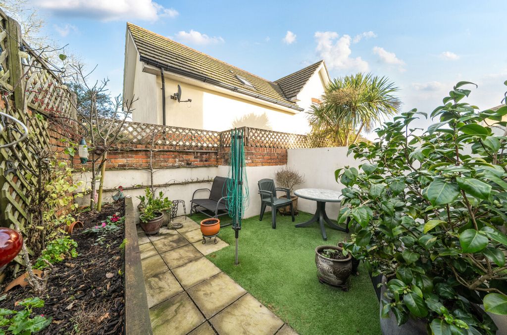 Property photo 3 of 19 Garden