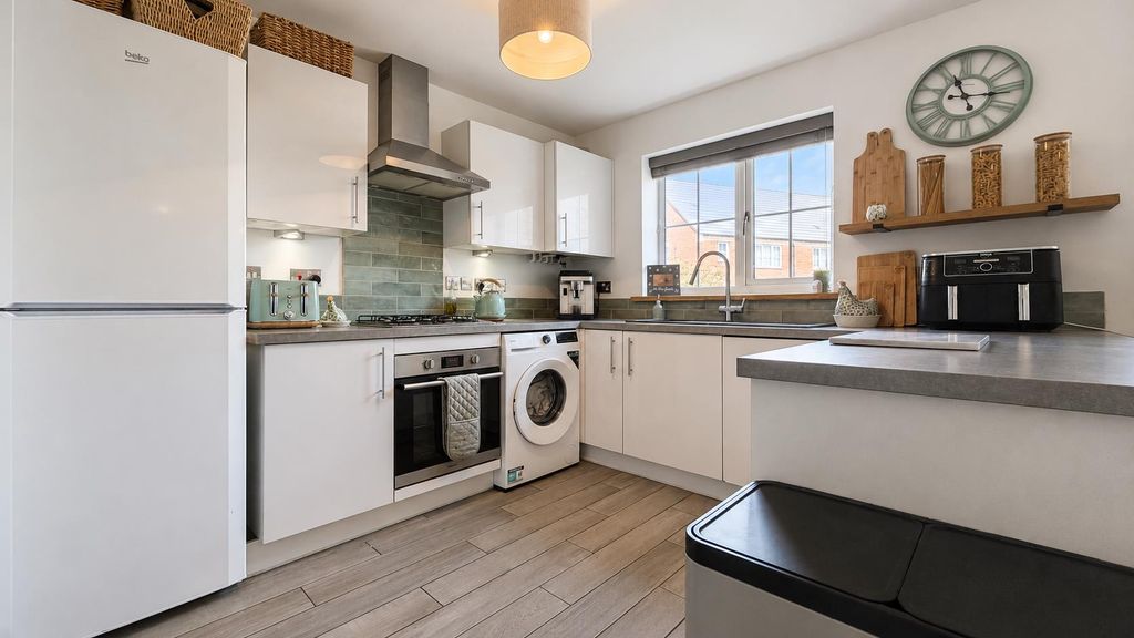 Property photo 2 of 16 Kitchen.Png