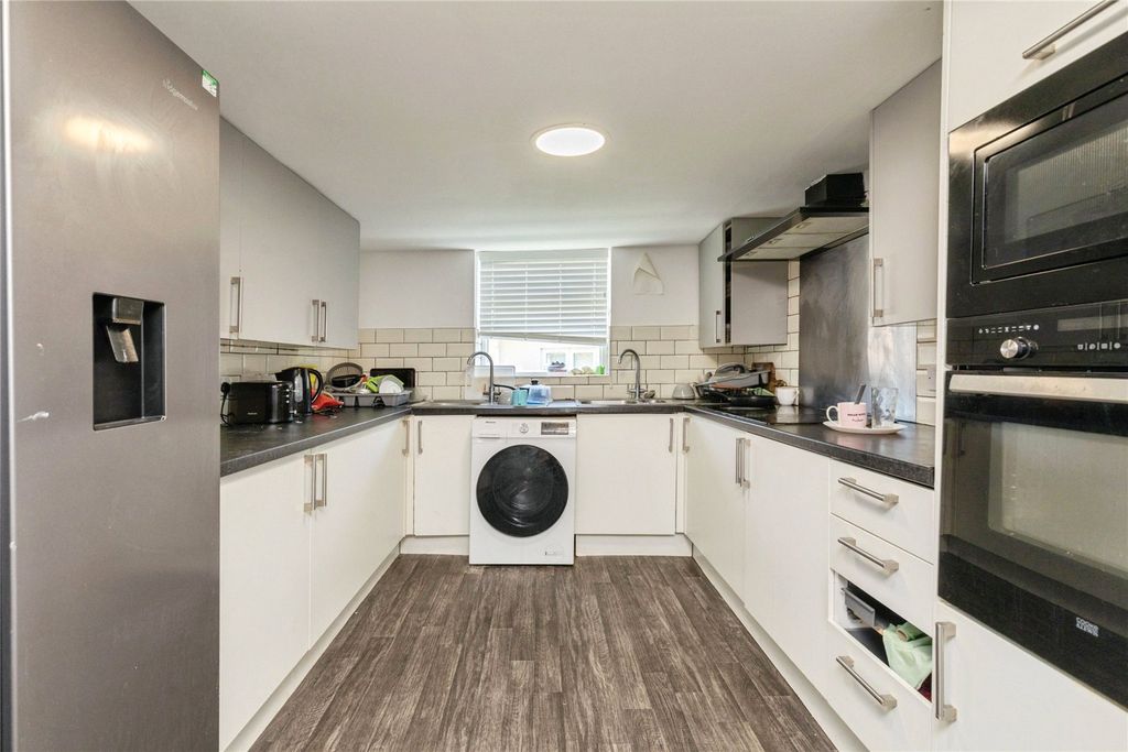 Property photo 2 of 18 Picture No. 02