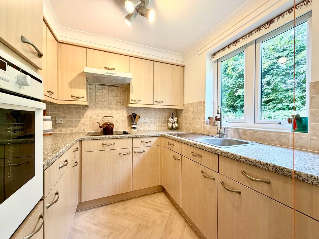 Property photo 2 of 12 Kitchen