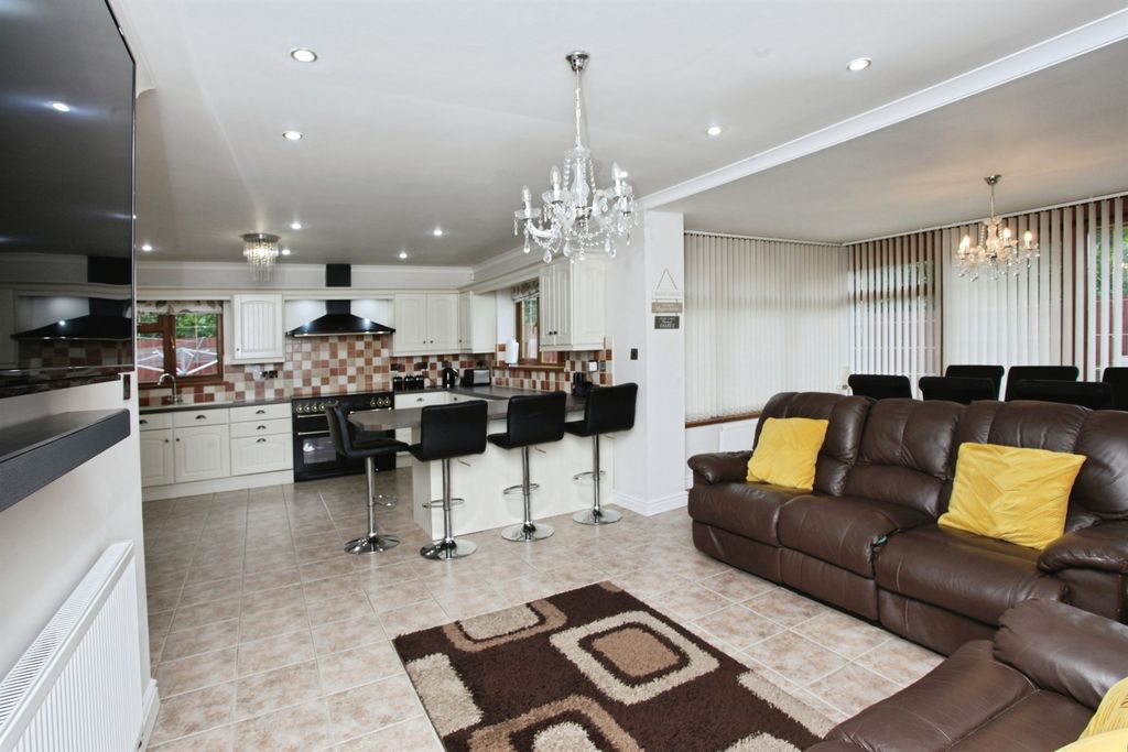 Property photo 2 of 33