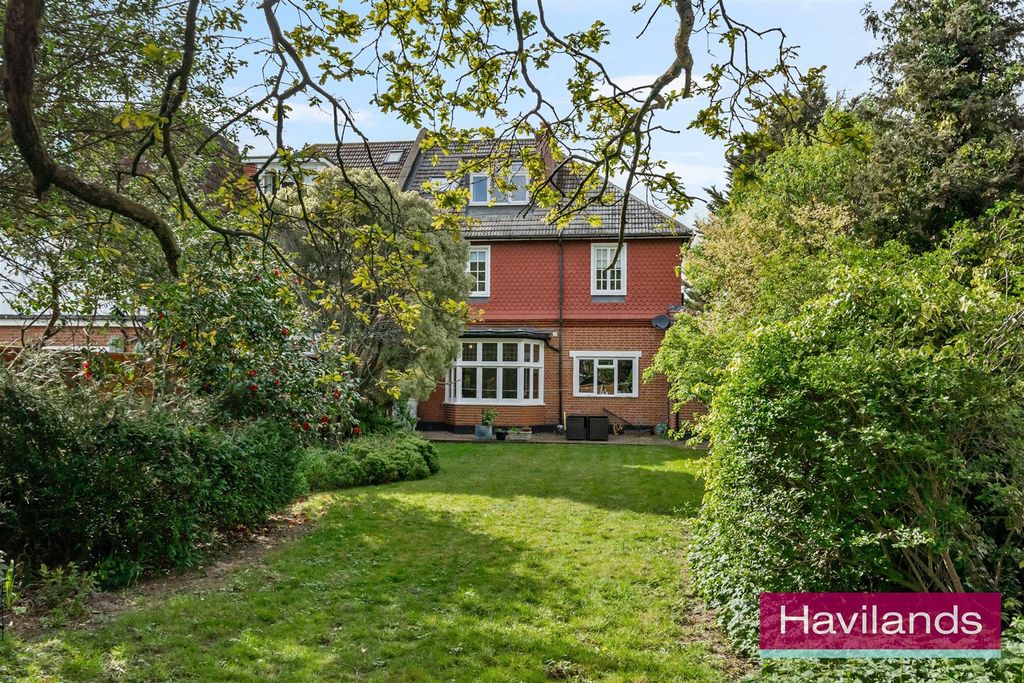Additional image 25 of 6 bed semi-detached house for saleVillage Road, Enfield EN1