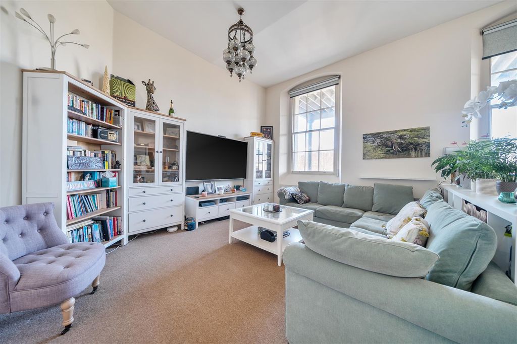 Property photo 2 of 18 Living Room