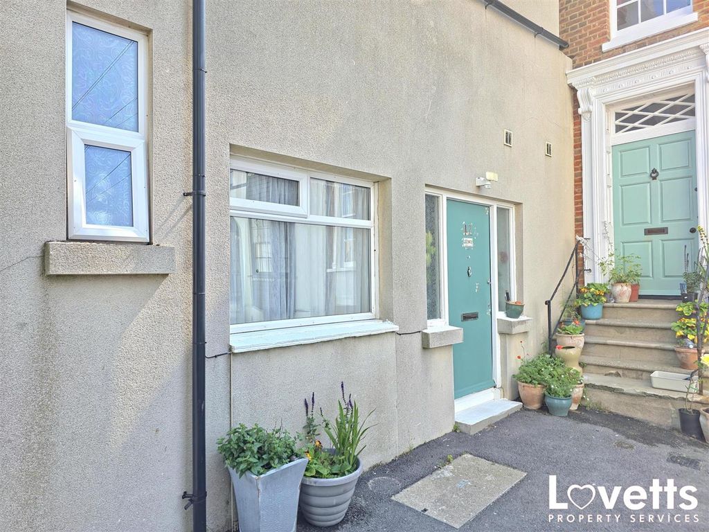 Property photo 1 of 8 External