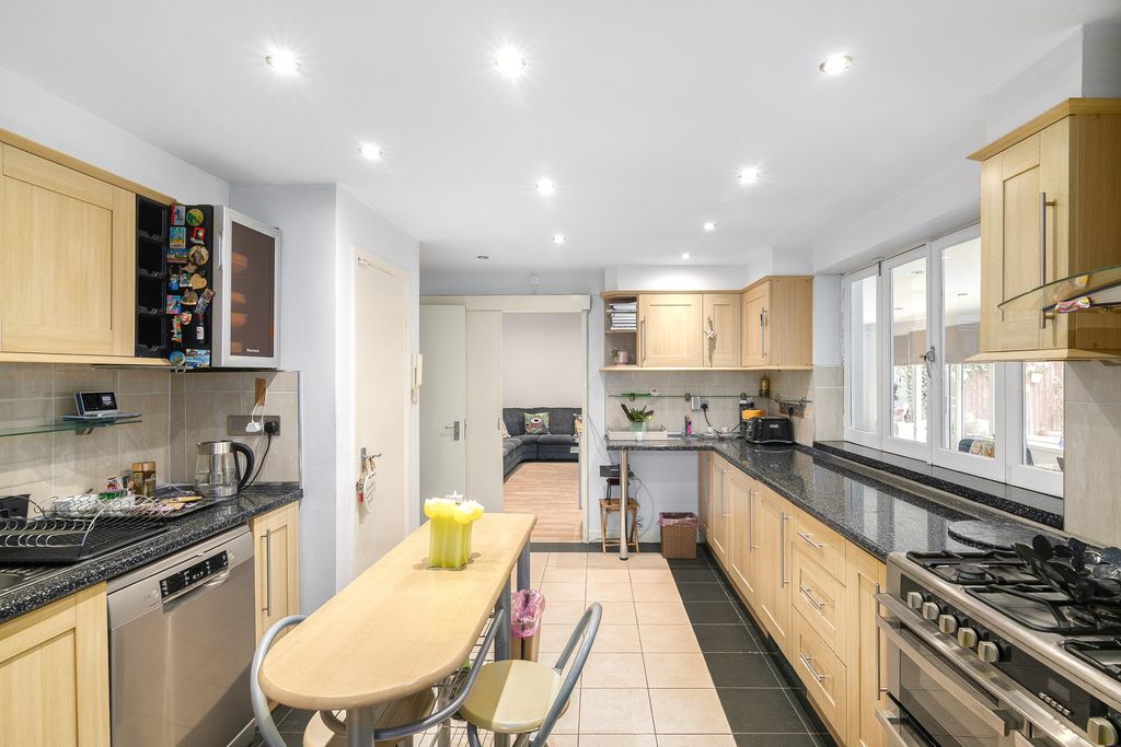 Property photo 2 of 37