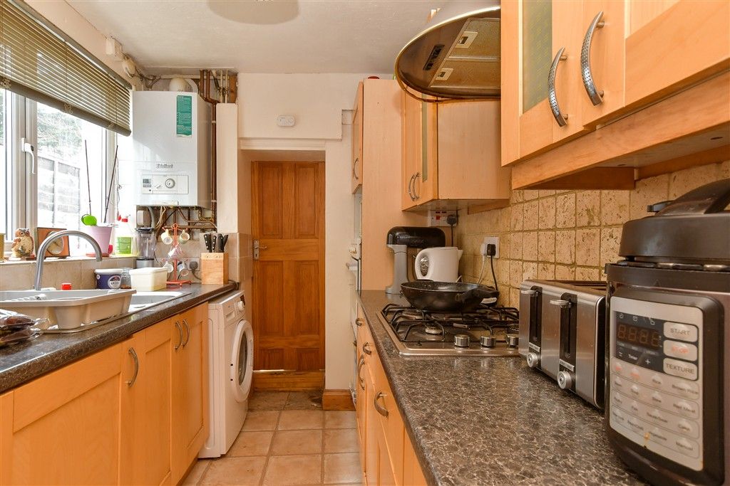 Property photo 3 of 8 Kitchen