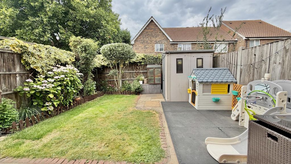 Property photo 3 of 19 Kingsford Community, E6 House For Sale By Barrain