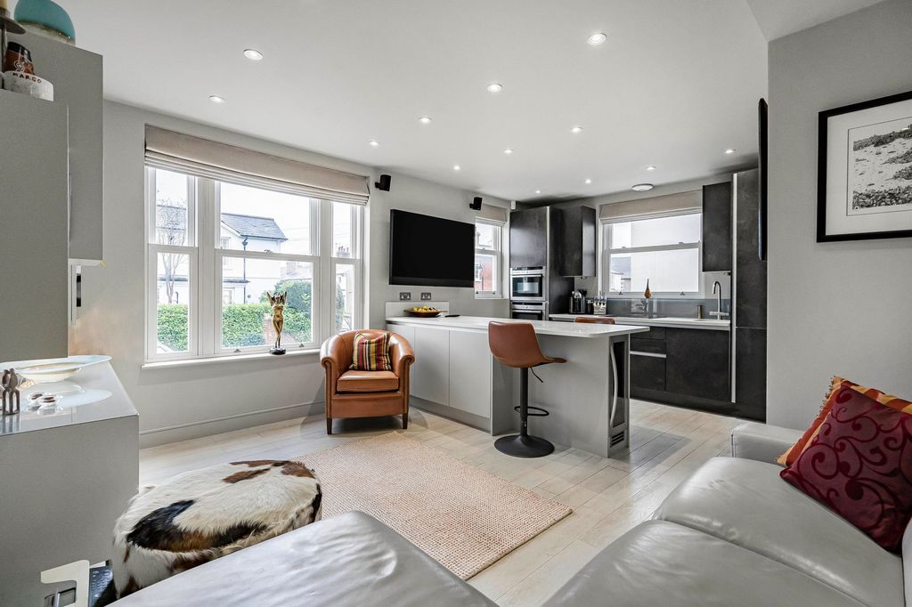 Property photo 2 of 19