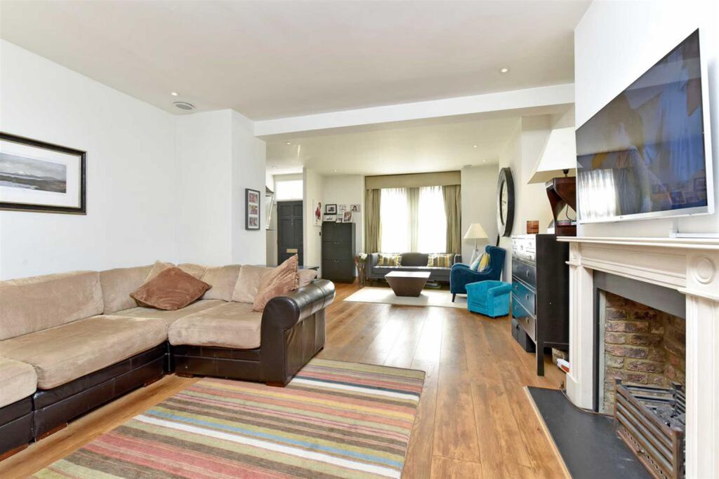 Property photo 2 of 11