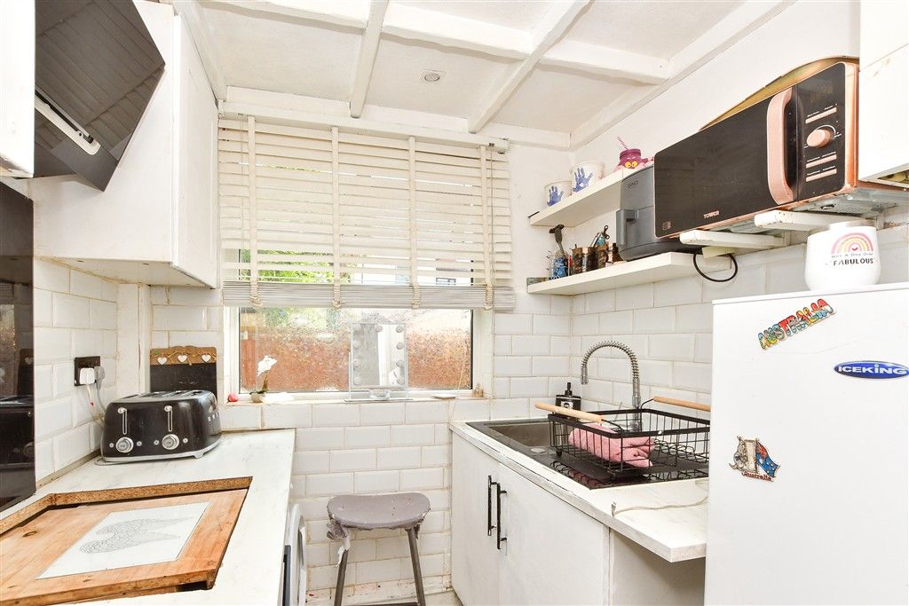 Property photo 1 of 9 Kitchen