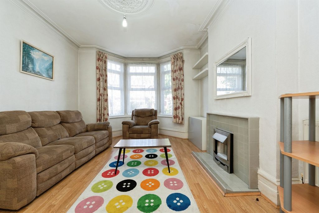 Property photo 2 of 17