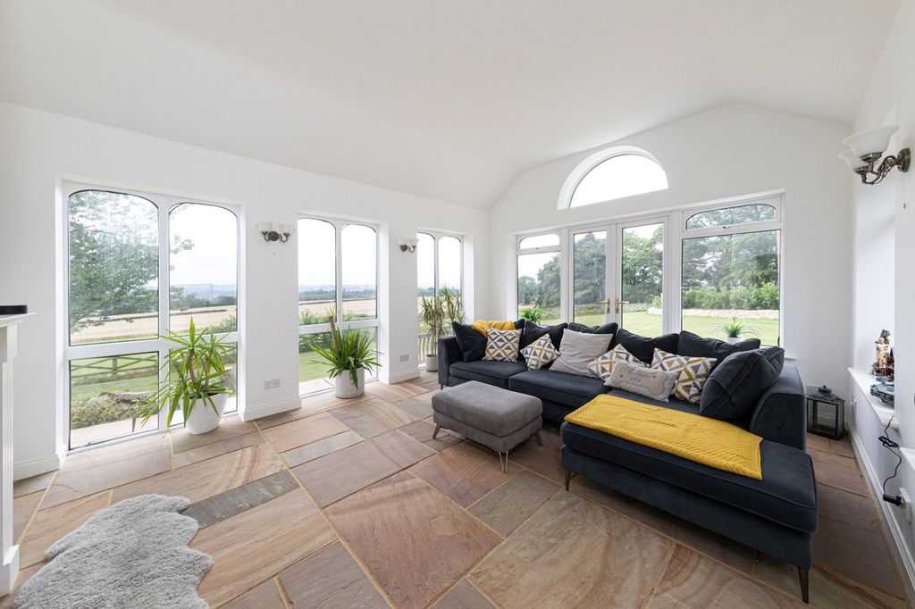 Property photo 3 of 31