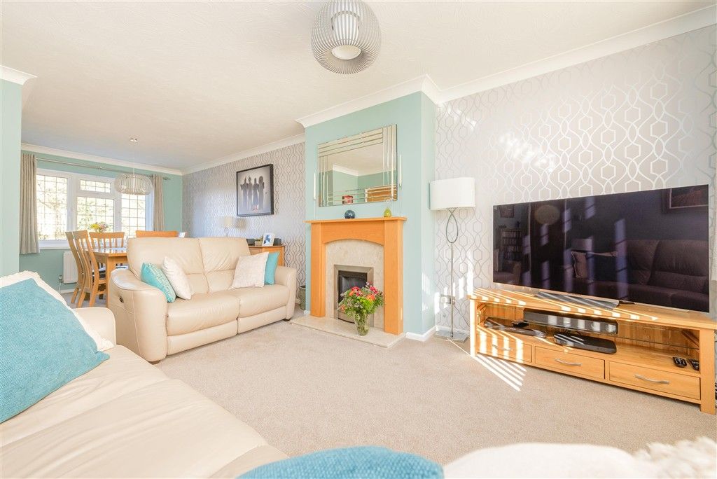 Property photo 2 of 19 Lounge