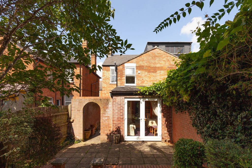 Property photo 1 of 8