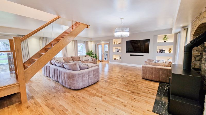 Property photo 3 of 23 Lounge