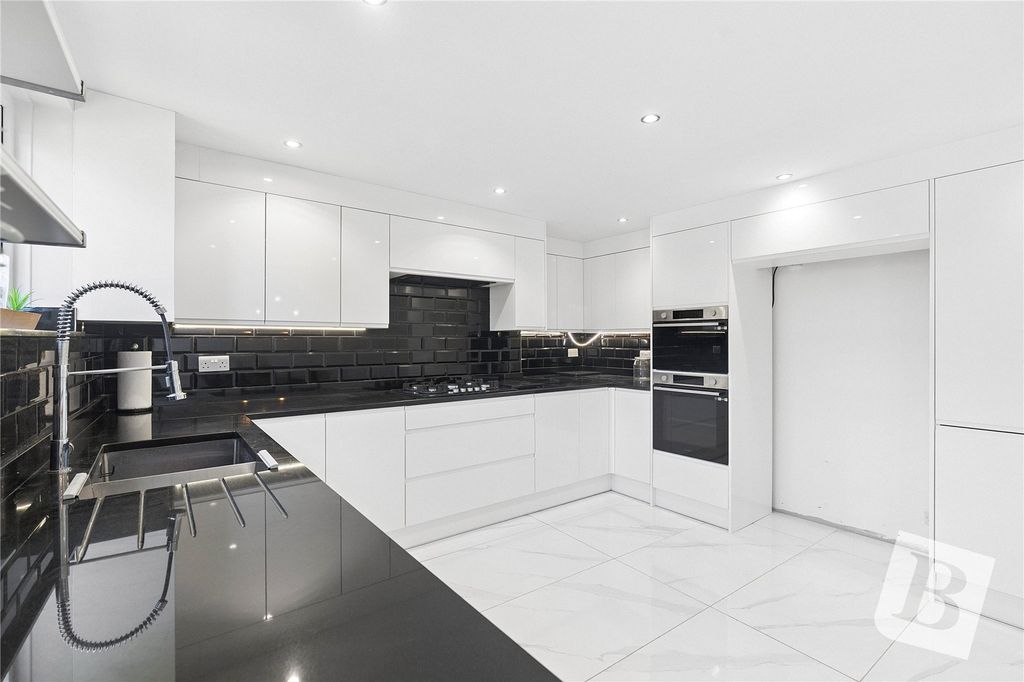 Property photo 2 of 16 Kitchen/Diner